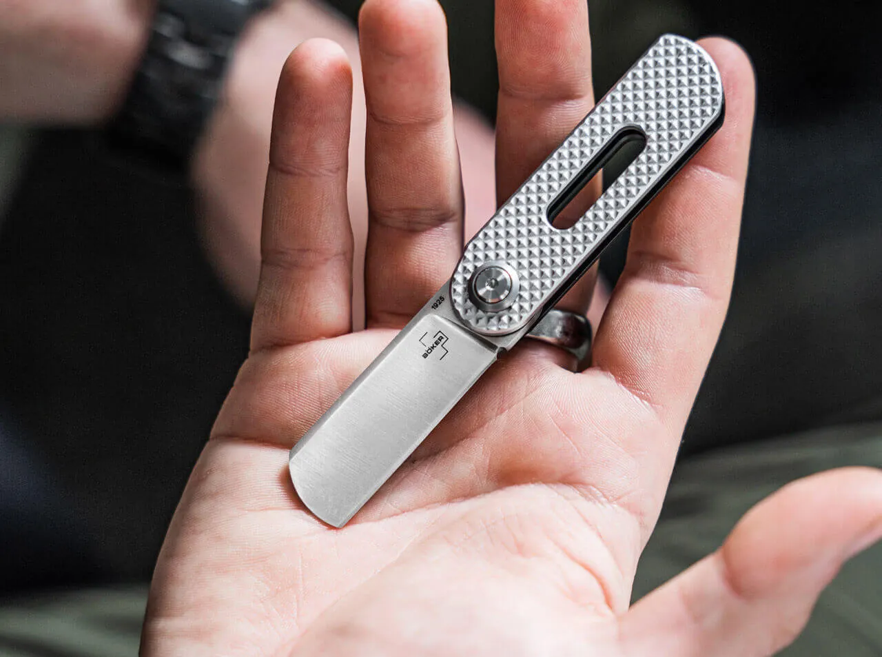 Böker Plus Ovalmoon Swivel — Couteaux Fontaine 