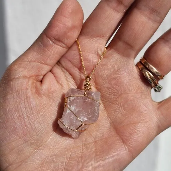 Collier en argent avec pendentif en quartz rose 