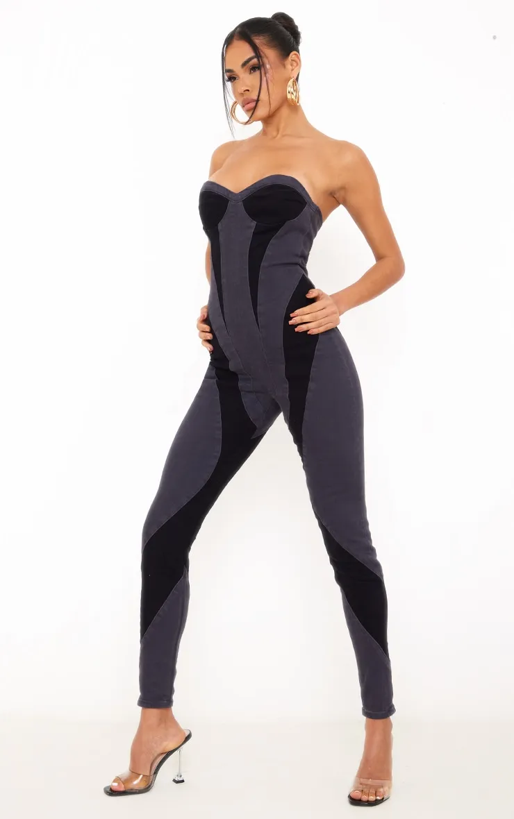 Combinaison bustier en jean noir à parties contrastantes