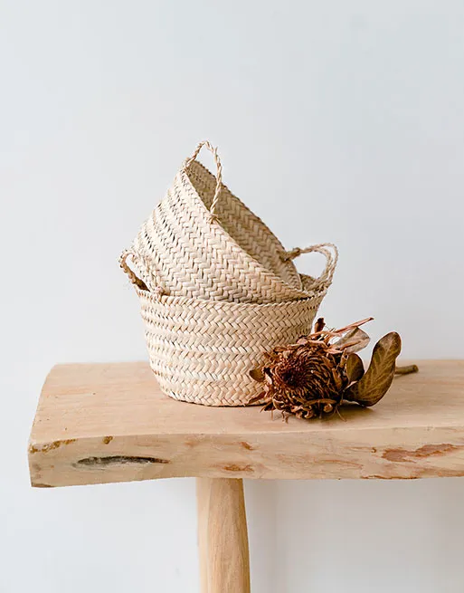 Corbeille ronde en feuilles de palmier 