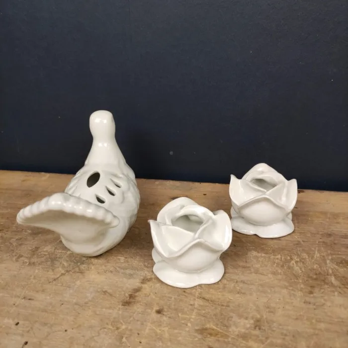 Paire de bougeoirs Roses & Oiseau en porcelaine blanche France - Le palais des bricoles