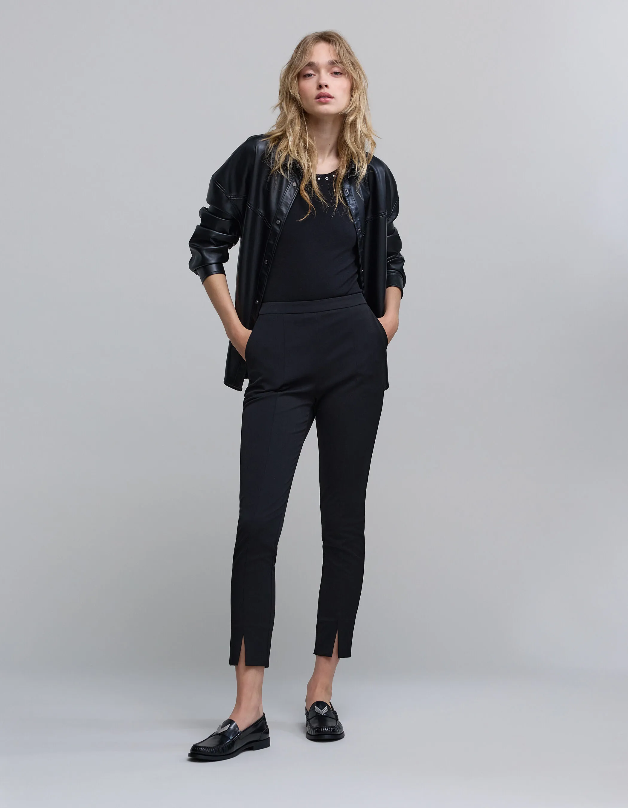 Pantalon slim en twill noir fente devant femme