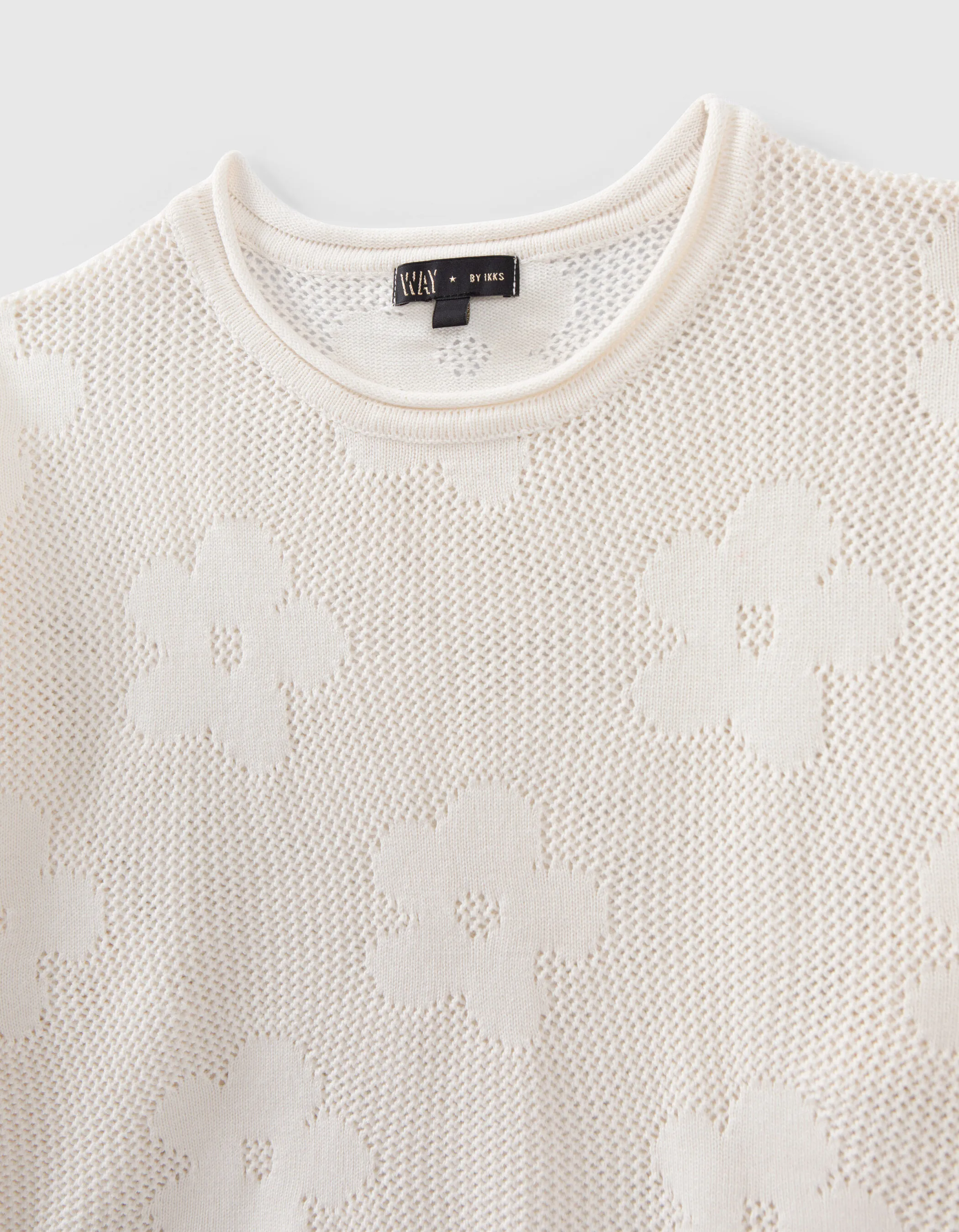 Pull écru tricot ajouré motif fleurs fille
